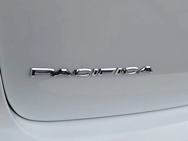 Used 2021 Bright White Cl Chrysler Touring image 28