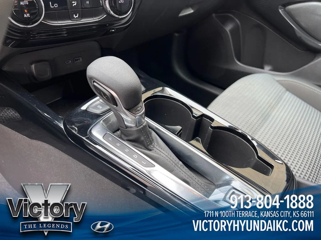 Used 2025 White Chevrolet LT image 24