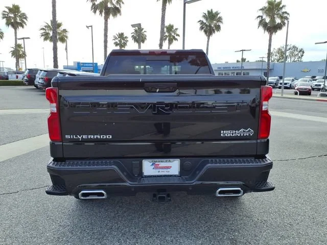 Used 2025 Black Chevrolet High Country image 9