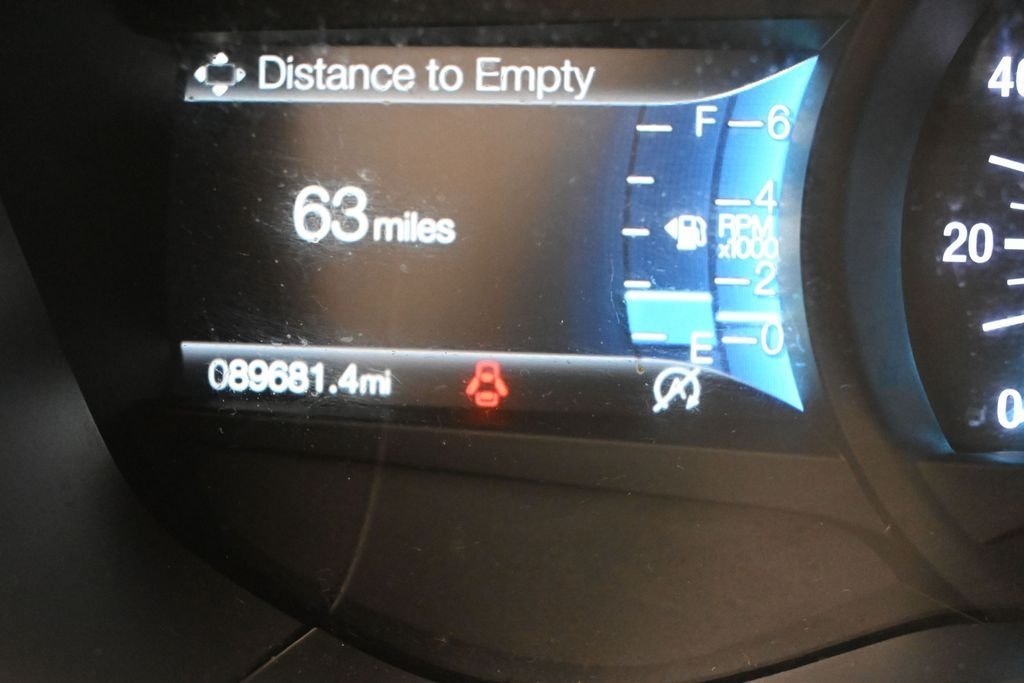 Used 2019 White Ford SE image 3