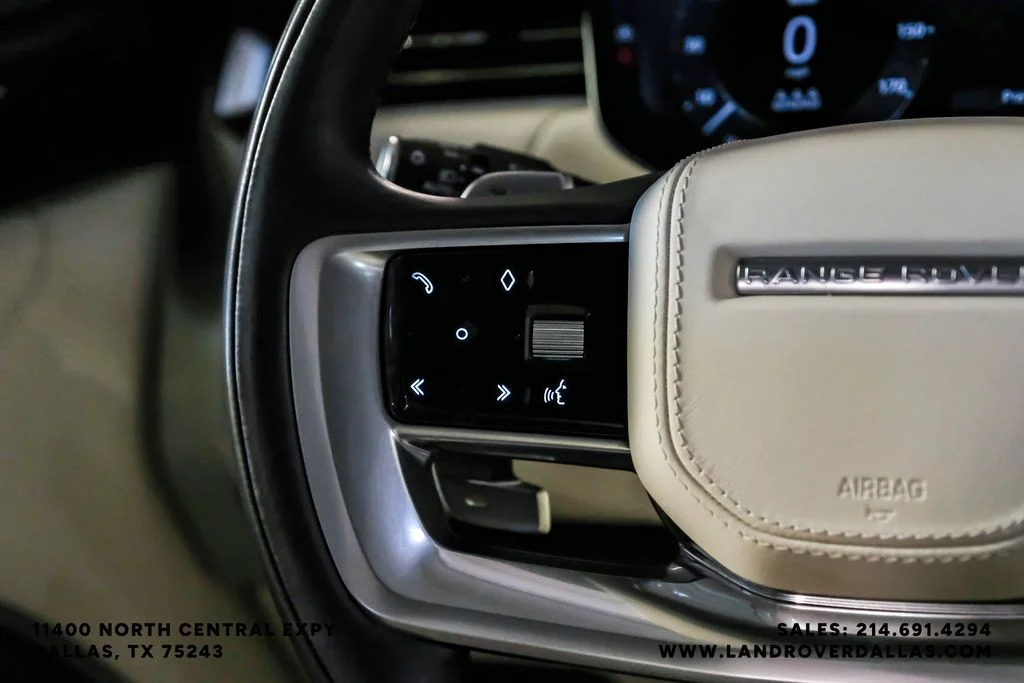 Used 2023 Portofino Blue Metallic Land Rover SE image 18