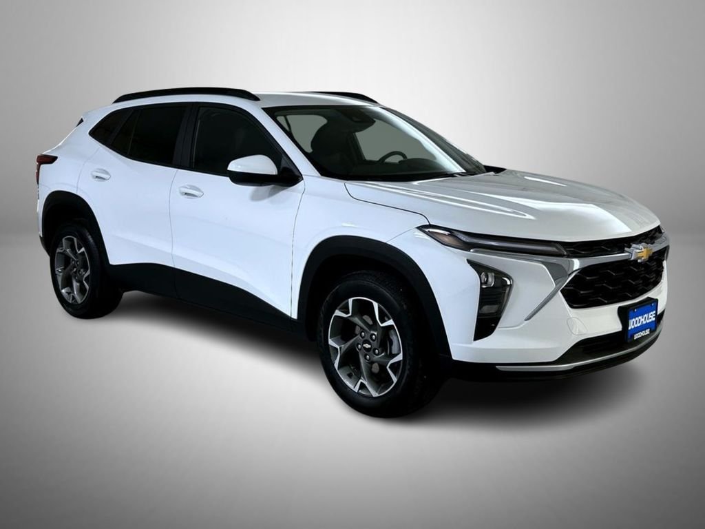 Used 2025 White Chevrolet LT image 3