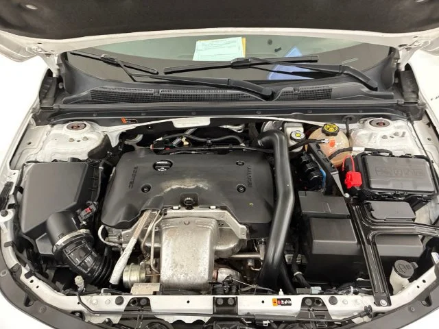 Certified Used 2018 IRIDESCENT PEARL TRICOAT Chevrolet Premier image 11
