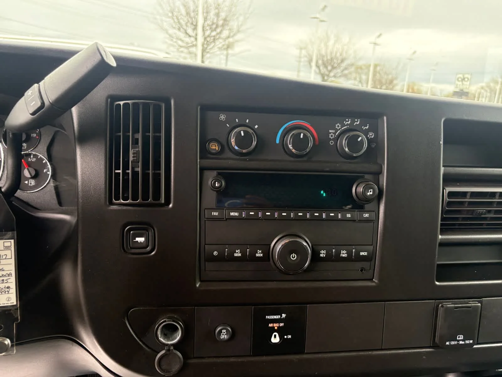 Used 2024 Summit White GMC  image 19