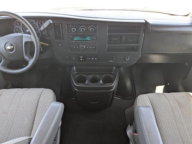 2024 Chevrolet Express Passenger LT - Photo 18