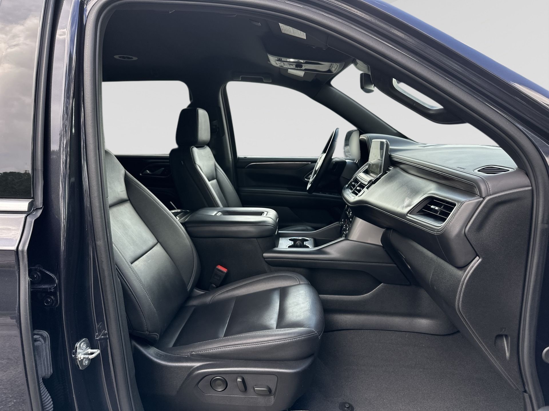 2024 Chevrolet Suburban LT - Photo 27
