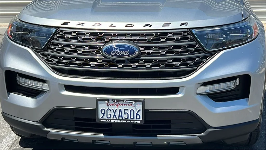 Certified Used 2023 Iconic Silver Metallic Ford XLT image 3
