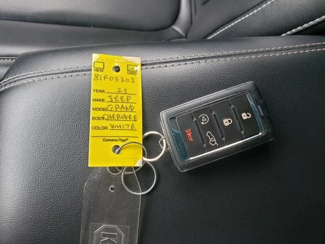 Used 2023  Jeep Limited image 24