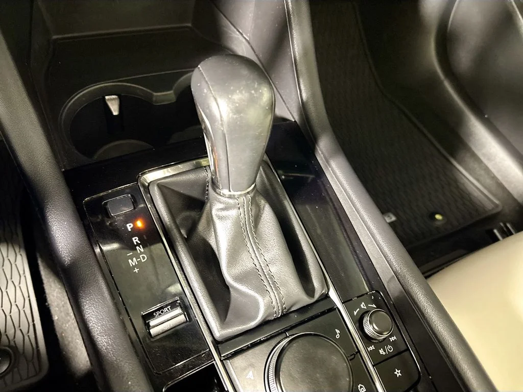 Used 2022 Silver Mazda Preferred image 17