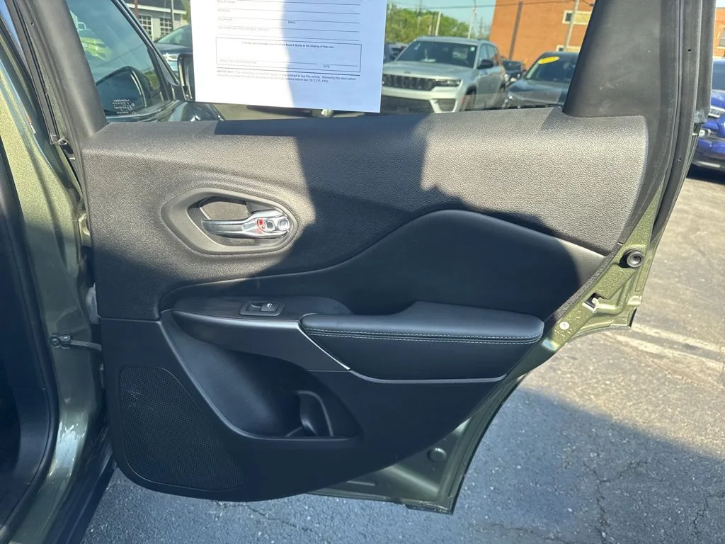 Used 2021 Green Jeep Latitude Lux image 38