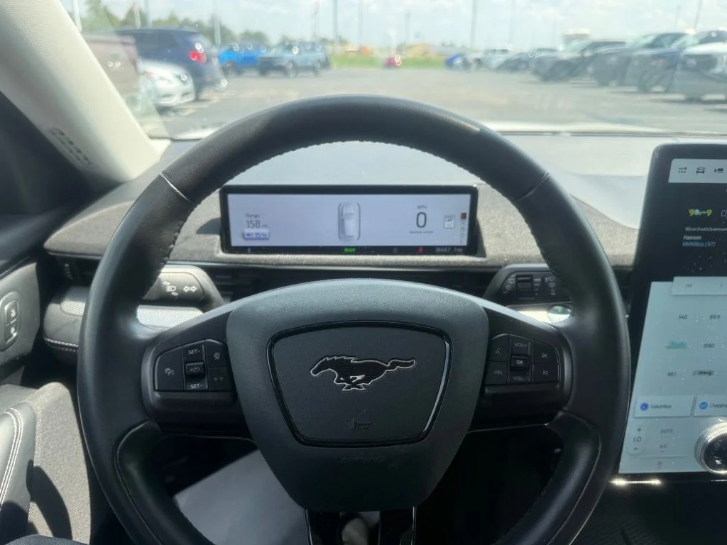Used 2022 White Metallic Ford Select image 25