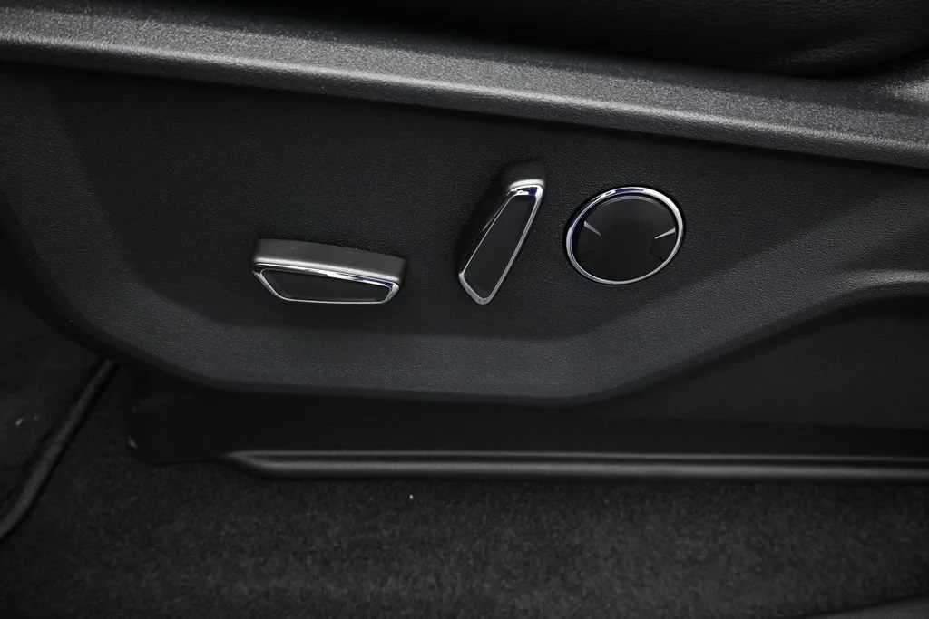 New 2026 Gray Ford Lariat image 27