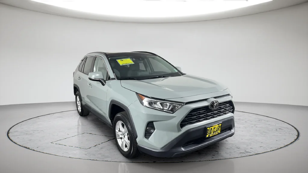 Used 2020 Green Toyota XLE image 6