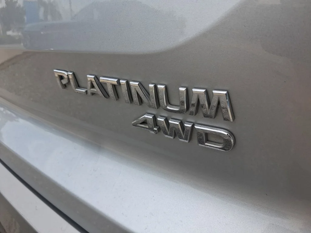 Used 2022 Silver Nissan Platinum image 13