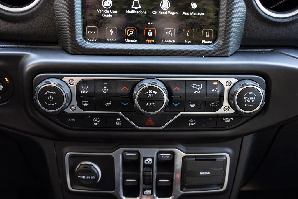 Used 2018 Black Jeep Unlimited Sahara image 19