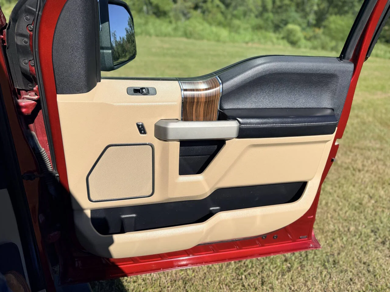 Used 2016 Red Ford Lariat 4x4 4dr SuperCrew 5.5 ft. SB image 33