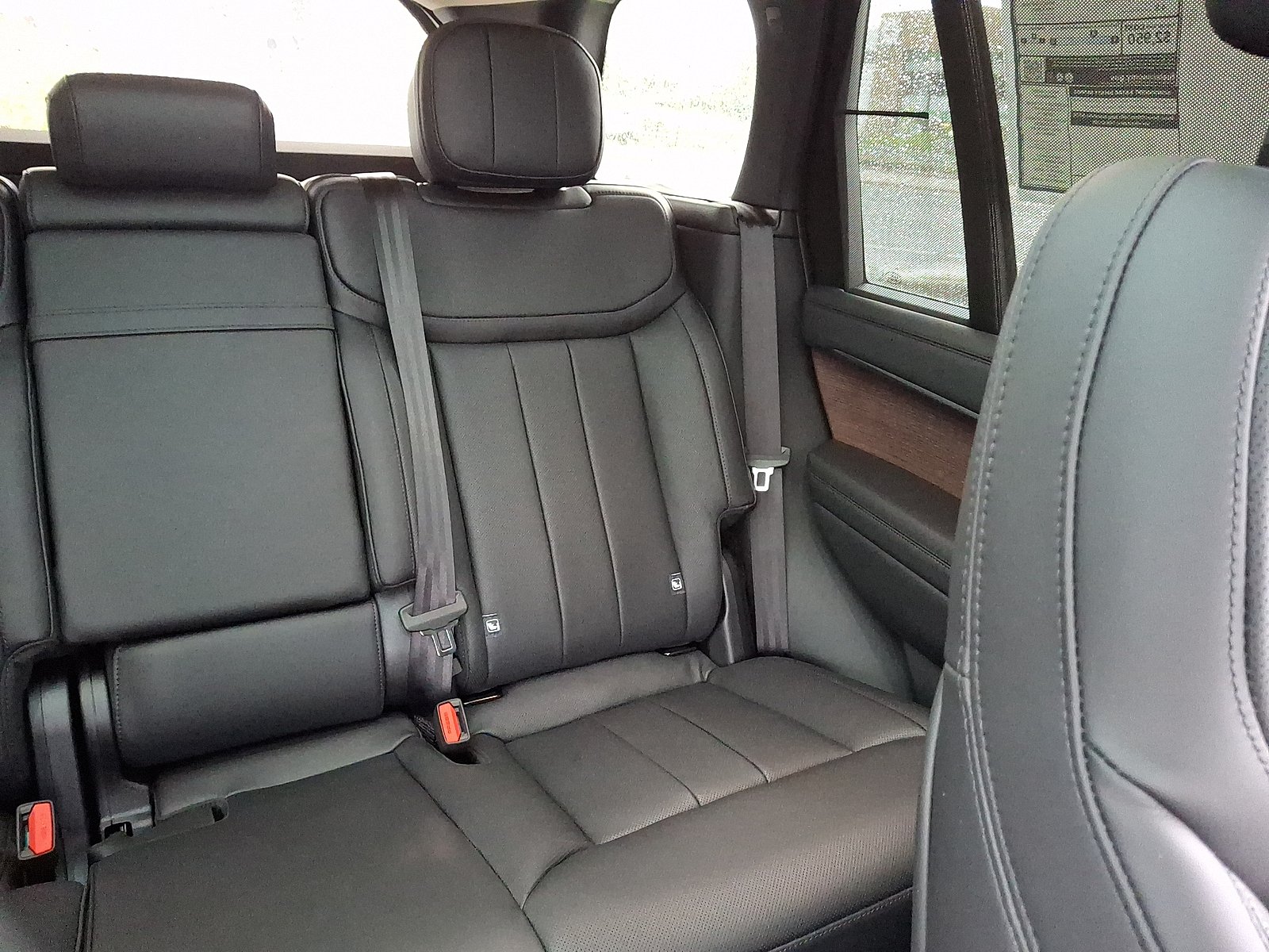 2026 Land Rover Range Rover SE - Photo 17