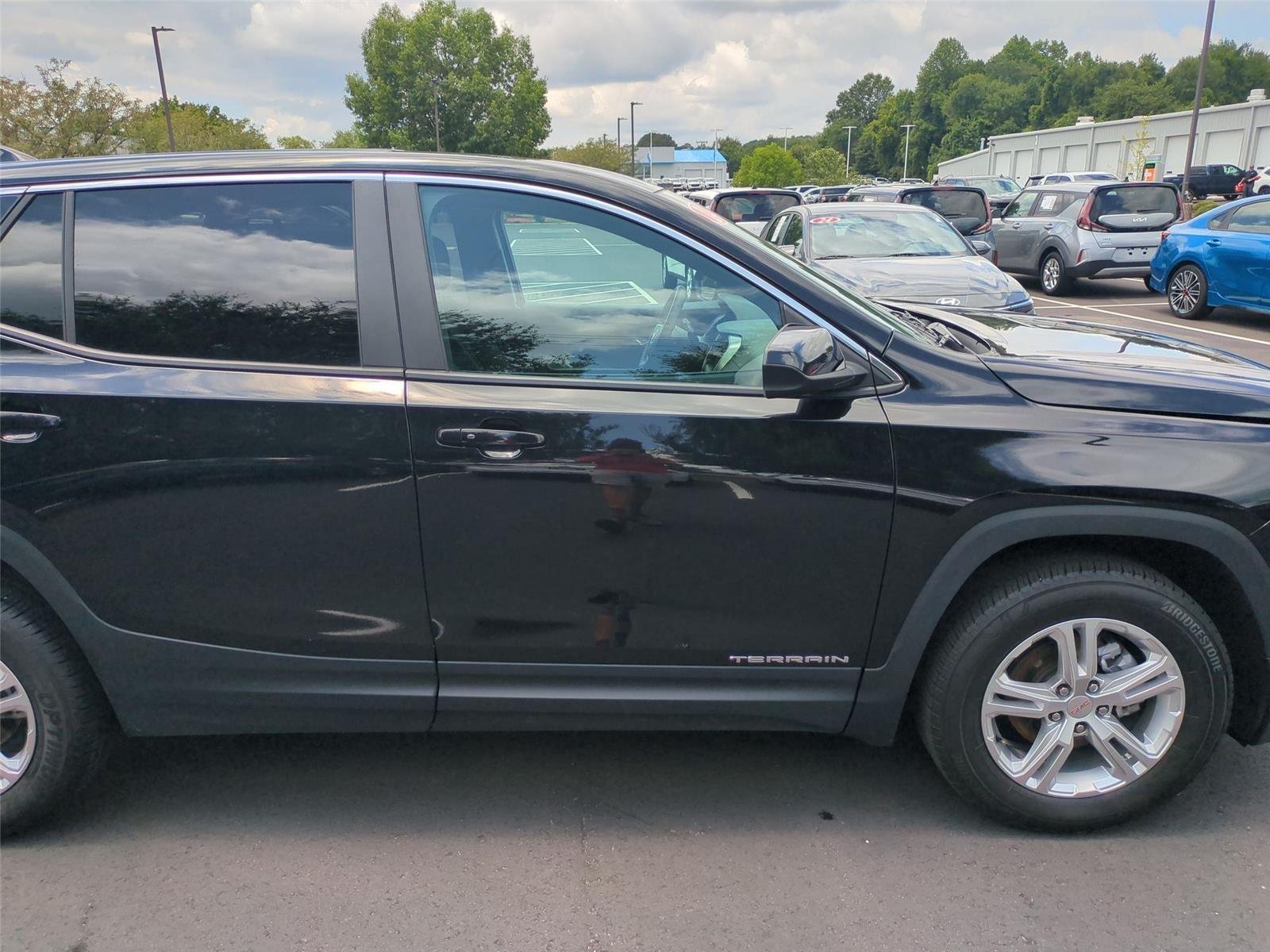 Used 2024 Ebony Twilight Metallic GMC SLE image 35