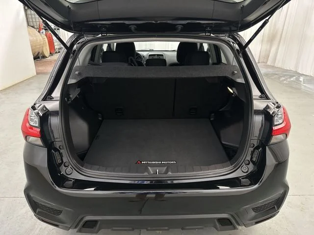 Used 2022  Mitsubishi 2.0 SE image 22