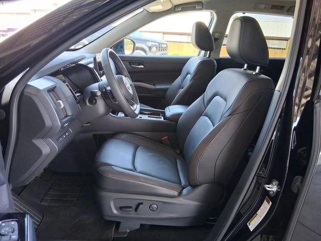 Used 2025 Black Nissan SL image 18