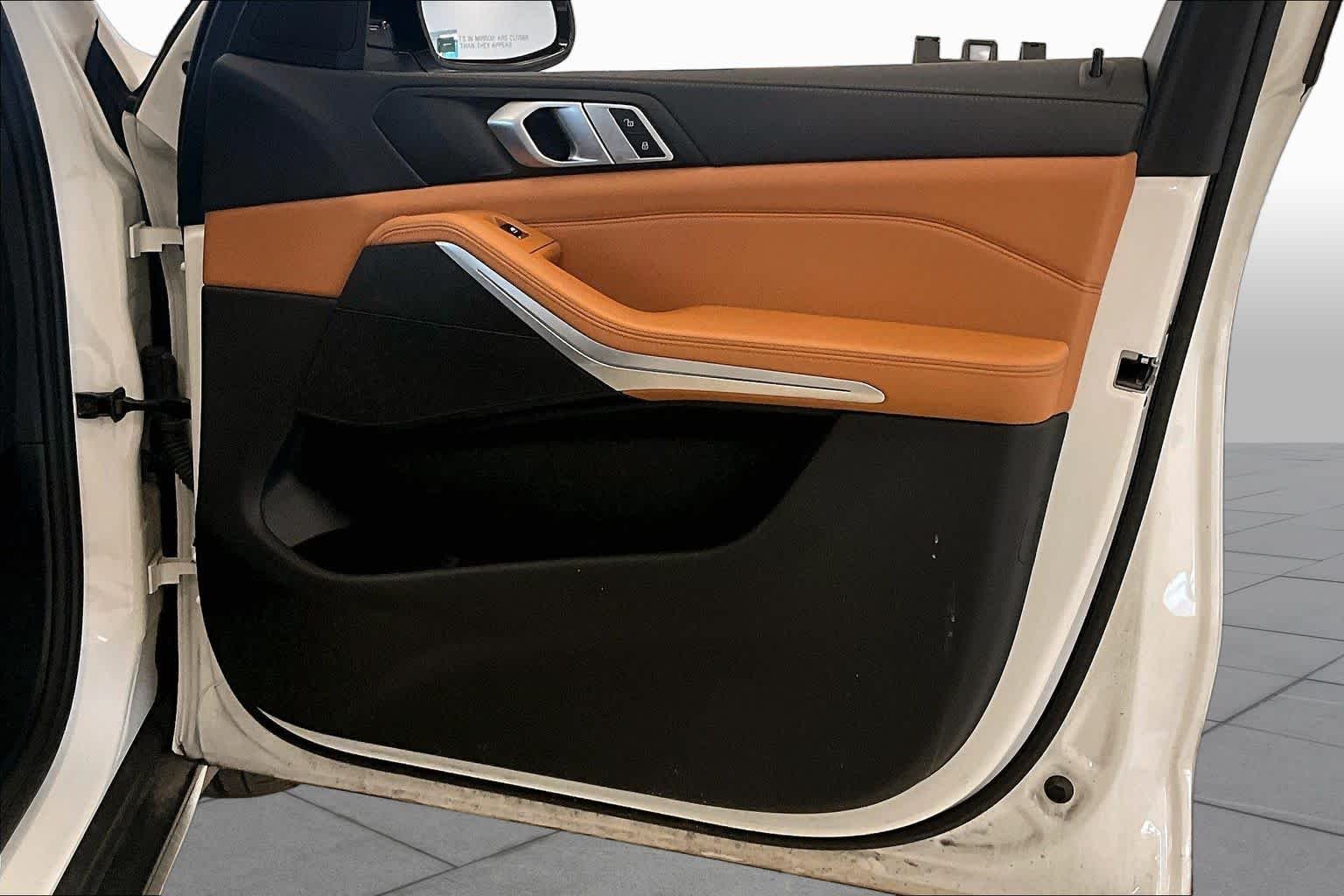 Used 2023 Alpine White BMW sDrive40i image 21