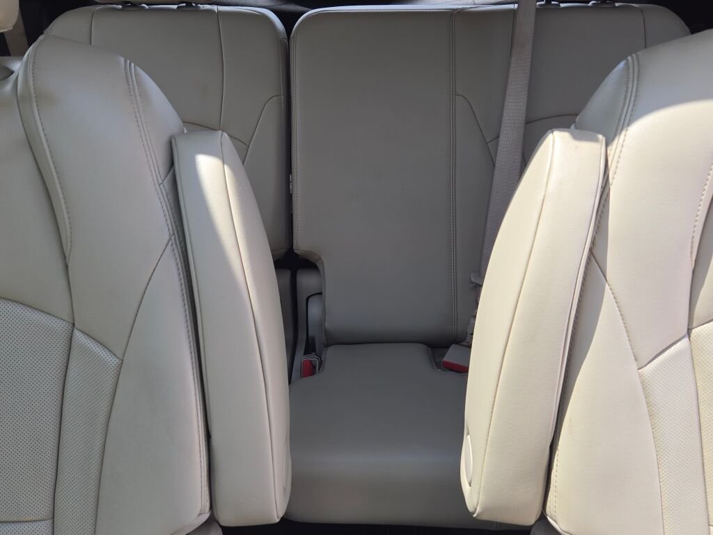Used 2018 Silver Buick Essence image 18