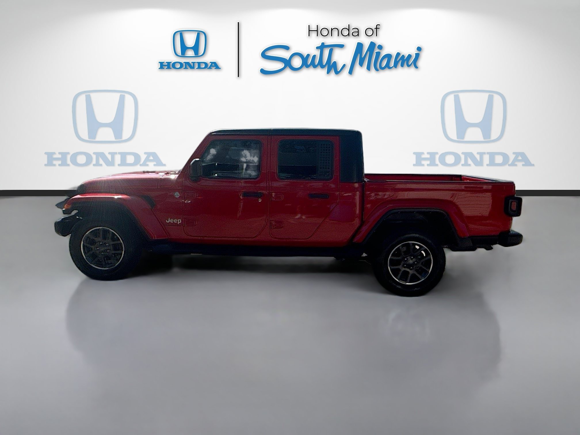 Used 2021 Firecracker Red Clearcoat Jeep Overland image 4