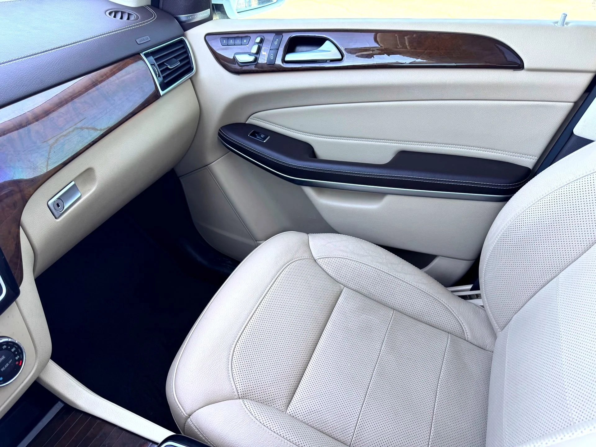 Used 2019  Mercedes-Benz GLS 550 4MATIC® image 35