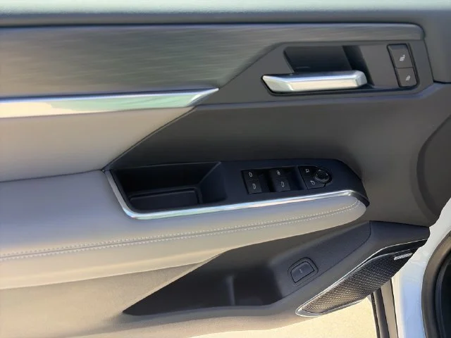 New 2027 White GMC Elevation image 15