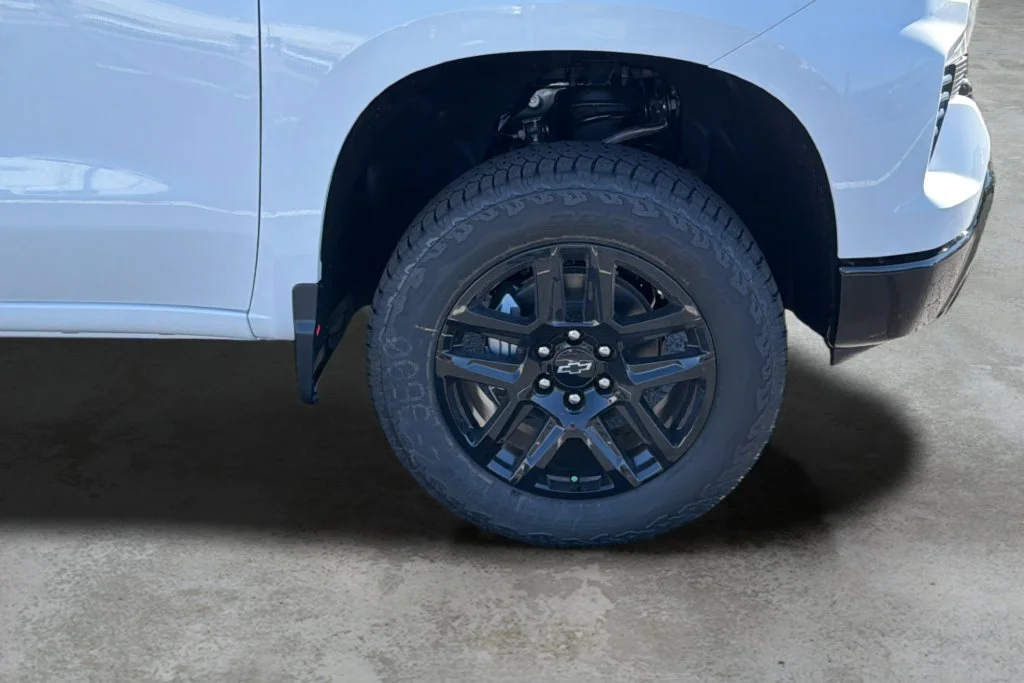 New 2026 Summit White Chevrolet LT Trail Boss image 9