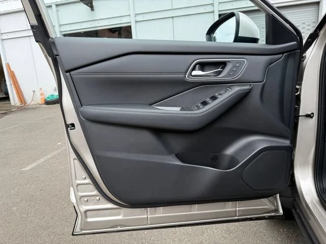 New 2026 Champagne Silver Metallic Nissan Platinum image 15