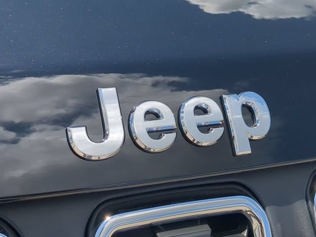 New 2026 Diamond Black Crystal Pearl-Coat Exterior Paint Jeep  image 13