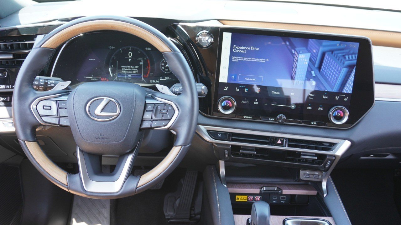 Used 2025 White Lexus RX 350 Premium image 29