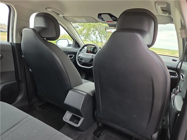 Used 2025 Snow White Pearl KIA LXS (IVT) image 10