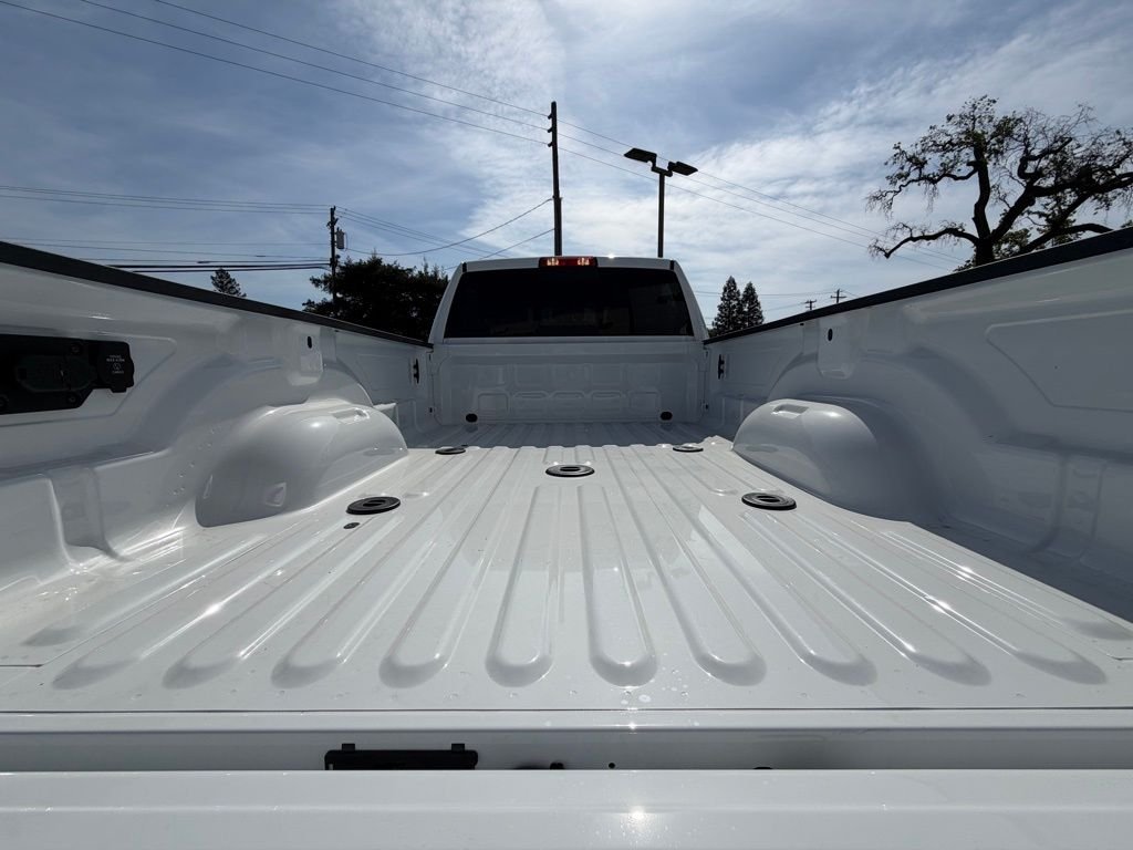 New 2026 Bright White Clear-Coat Exterior Paint RAM Tradesman image 26