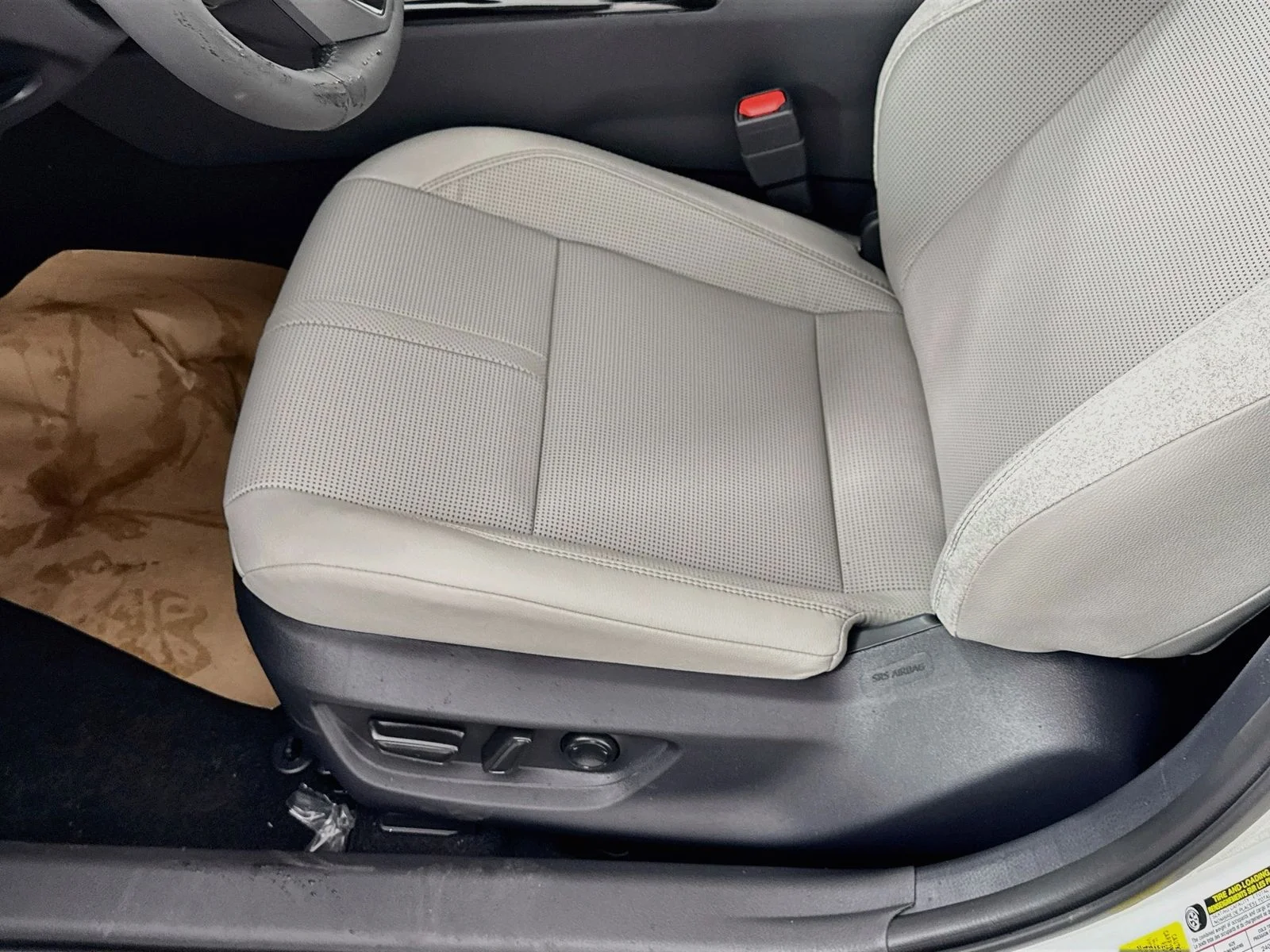 New 2026 Wind Chill Pearl <sup>1</sup> Toyota  XLE AWD image 14