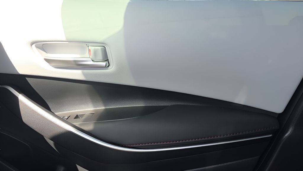 2025 Toyota Corolla SE - Photo 17