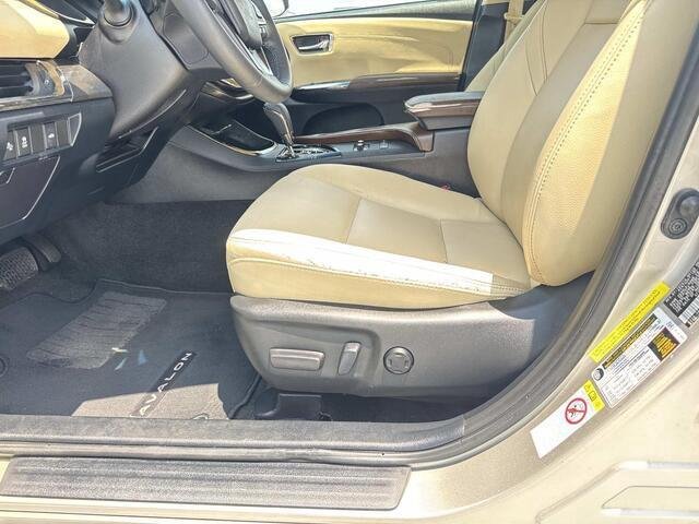Used 2018 Creme Brulee Mica Toyota XLE image 16