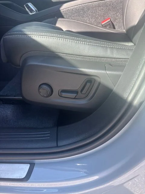 2026 Volvo XC40 Plus - Photo 11