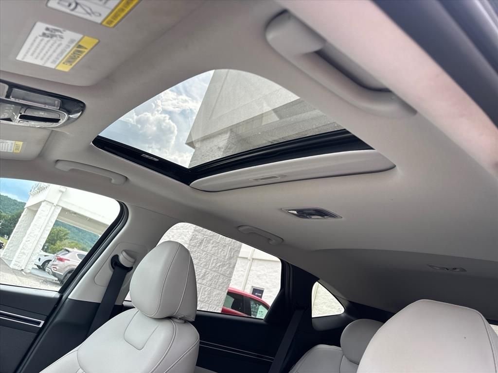 Used 2024 Dark Gray Metallic Hyundai SEL image 7