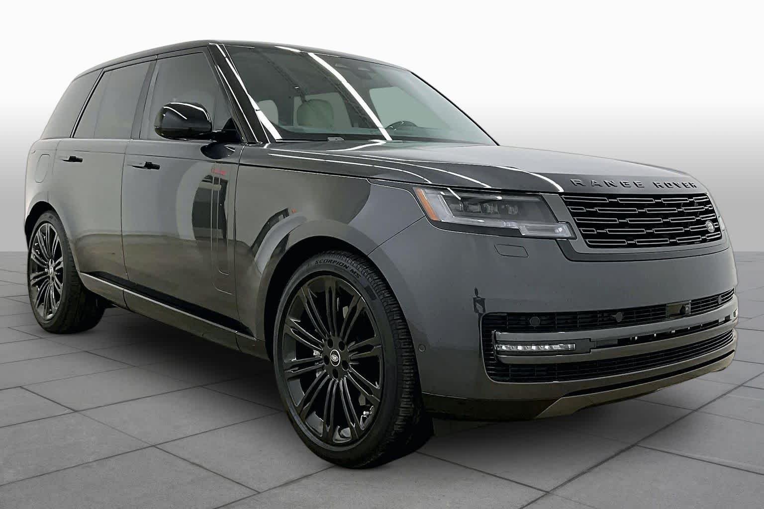 Used 2025 Carpathian Grey Premium Metallic Land Rover SE image 3