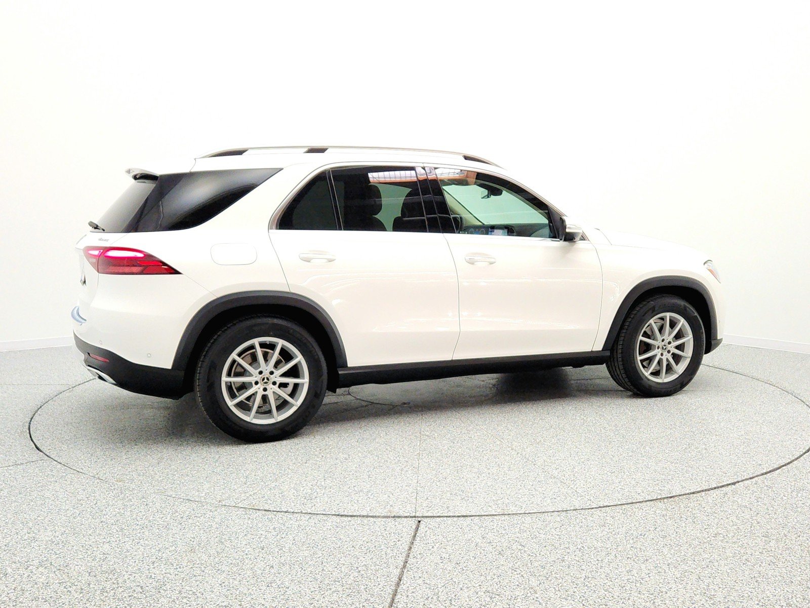 Used 2024 Polar White Mercedes-Benz GLE 350 4MATIC® SUV image 5