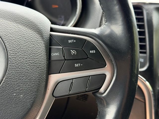 Used 2020 Silver Jeep Laredo E image 24