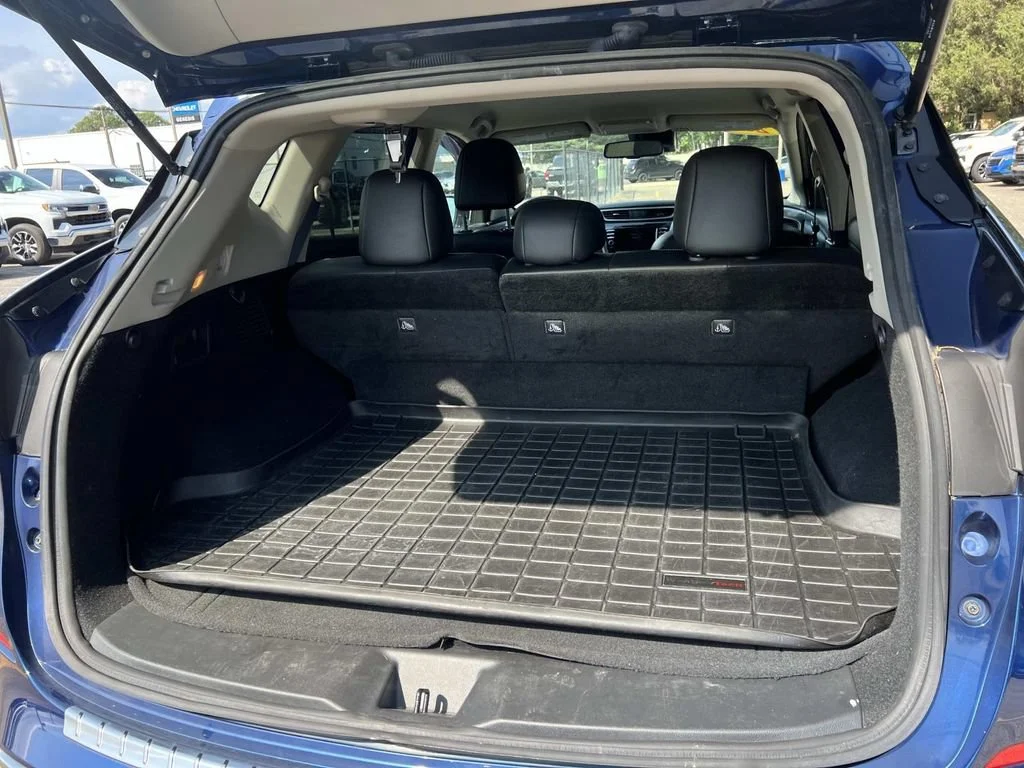 Used 2022 Blue Nissan SV Intelligent AWD image 10