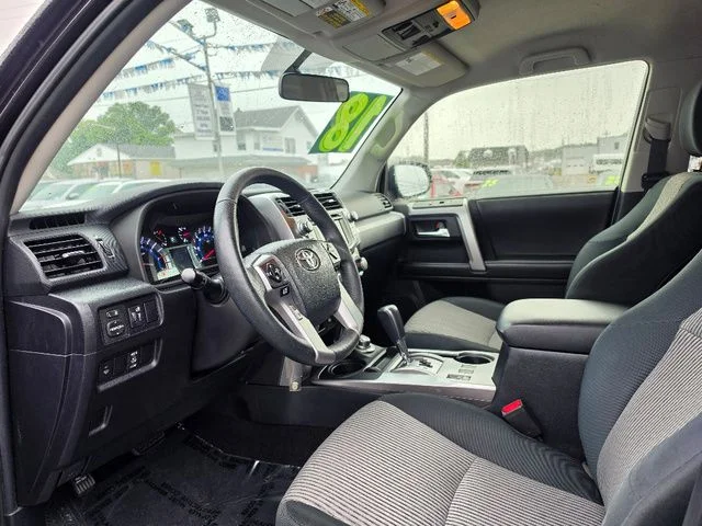 Used 2018 Midnight Black Metallic Toyota SR5 image 20