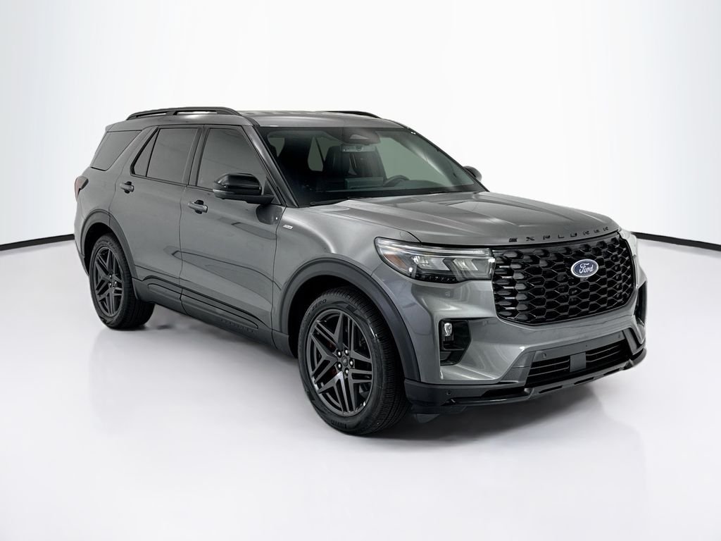 Used 2025 Gray Metallic Ford ST-Line image 3