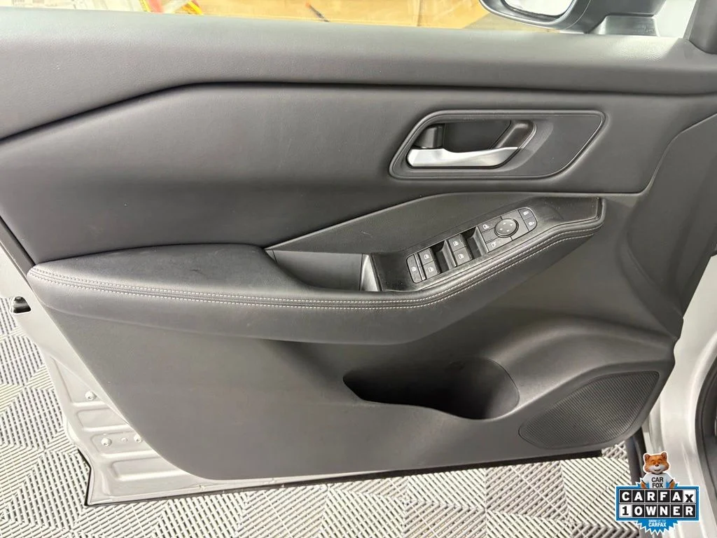 Used 2025 Silver Nissan SV image 15
