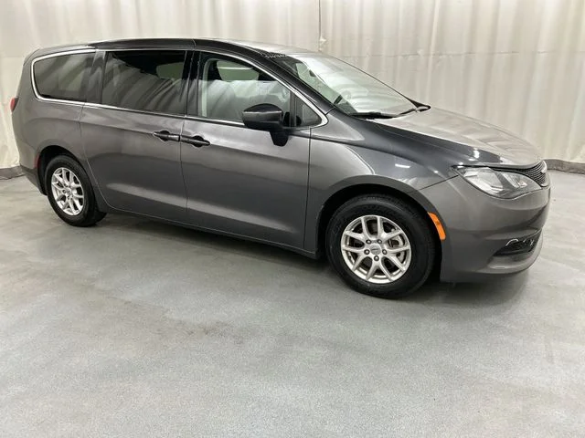2023 Chrysler Voyager's photo