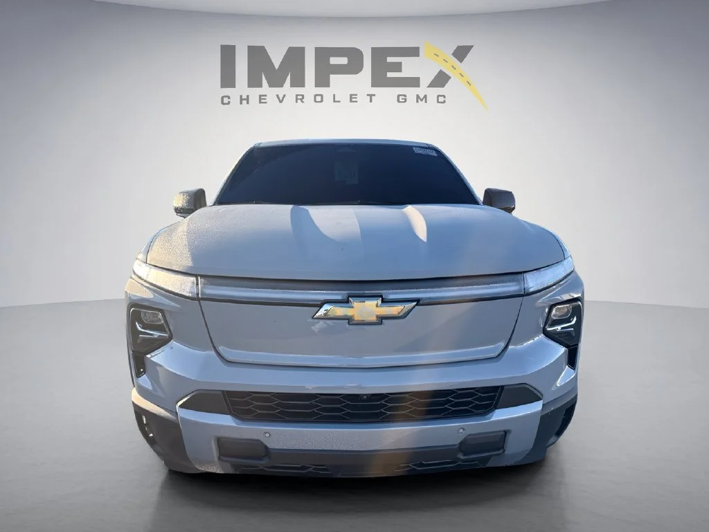 Used 2025 Gray Chevrolet LT image 8