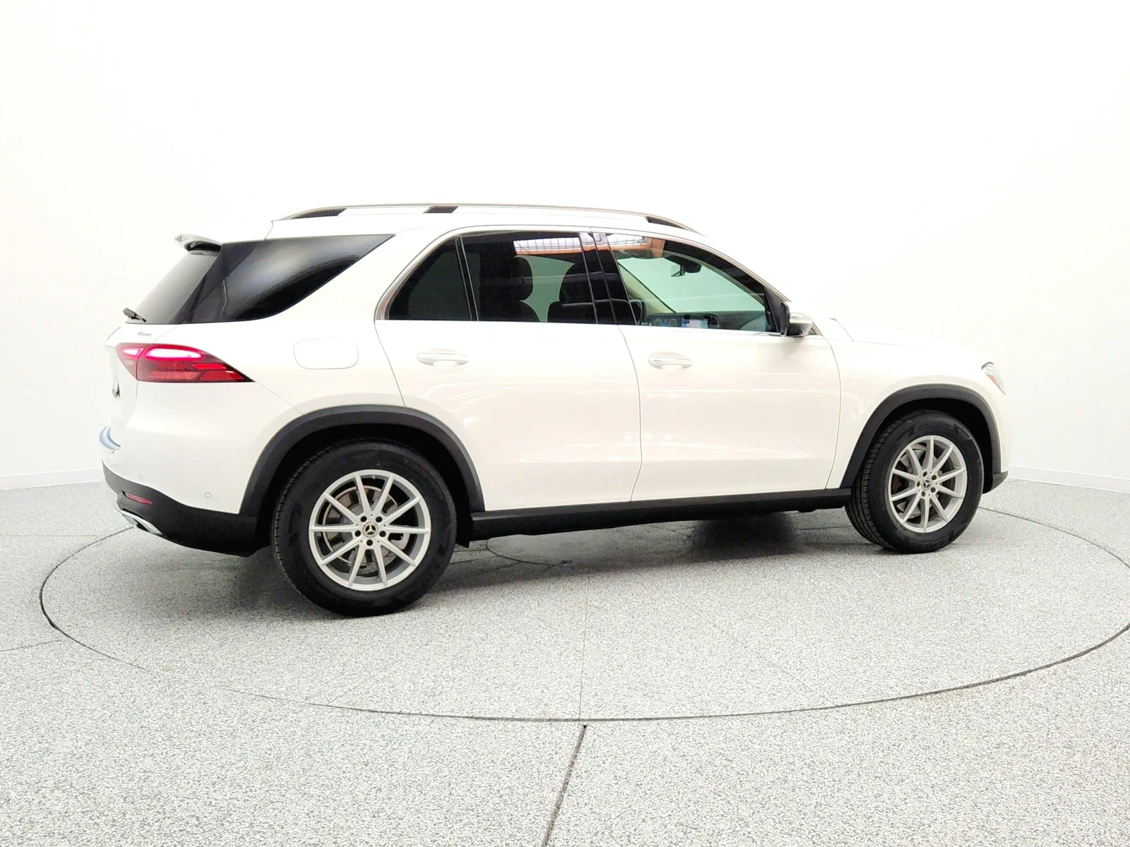 Used 2024 Polar White Mercedes-Benz GLE 350 4MATIC® SUV image 5